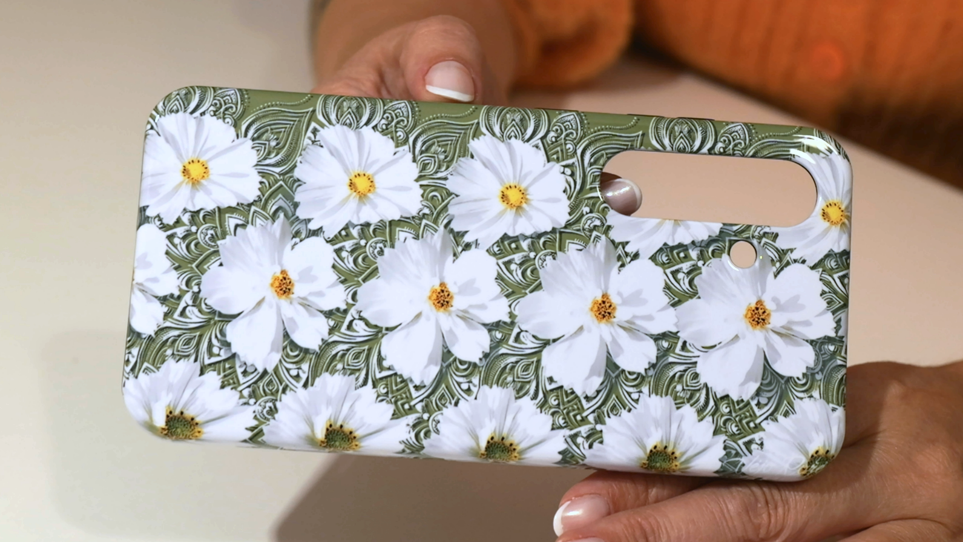 White flowers on a green background 3d stereogram phone case