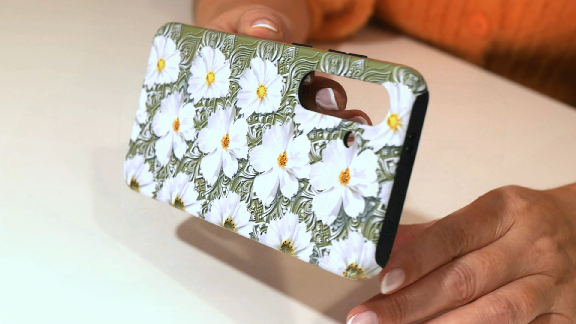 White flowers on a green background 3d stereogram phone case