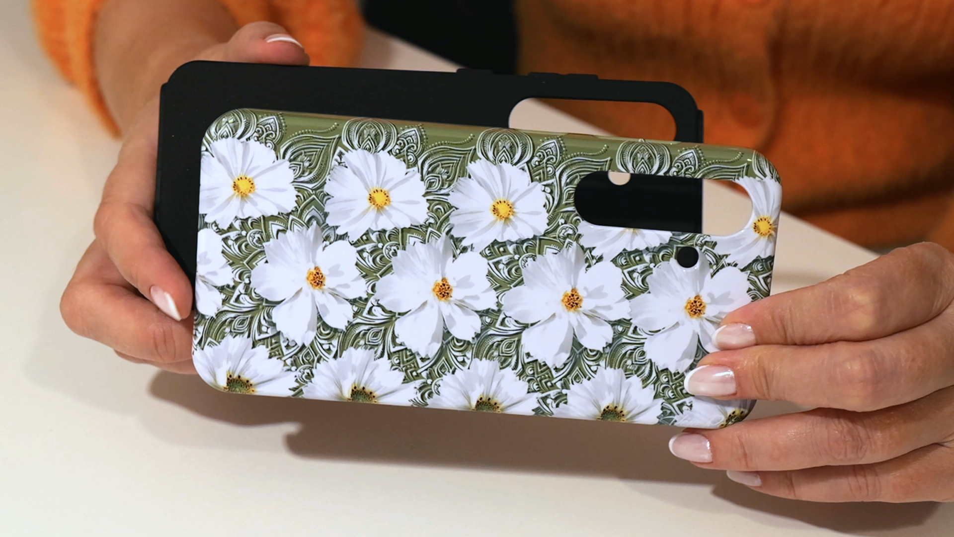 White flowers on a green background 3d stereogram phone case