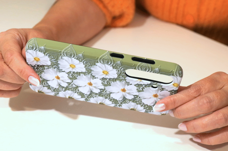 White flowers on a green background 3d stereogram phone case
