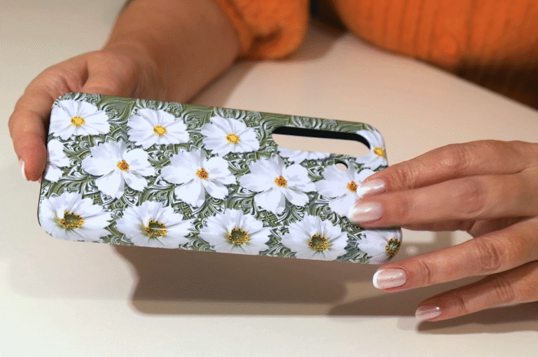 White flowers on a green background 3d stereogram phone case